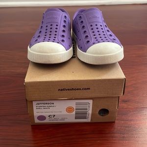 Natives- purple size 7. Great condition!